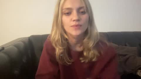 mila 3 online show from December 15, 6:07 am