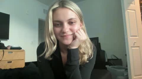 mila 3 online show from December 31, 10:12 pm