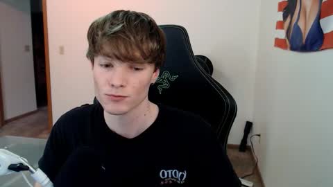 gucciboi4 online show from November 15, 7:37 pm