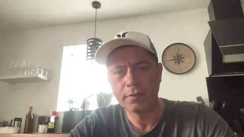 Snapshot of guil0 chatting on September 13, 11:01 am guil0 online show from September 13, 11:01 am
