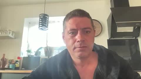 Snapshot of guil0 chatting on September 12, 10:28 am guil0 online show from September 12, 10:28 am