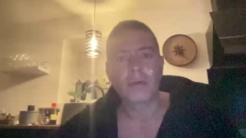 Snapshot of guil0 chatting on September 17, 7:23 am guil0 online show from September 17, 7:23 am