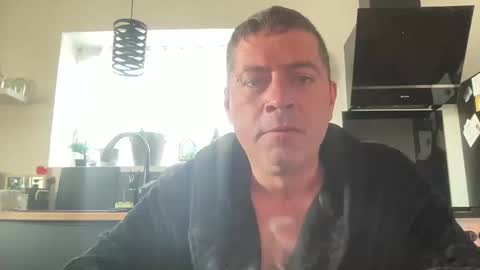 Snapshot of guil0 chatting on September 22, 10:19 am guil0 online show from September 22, 10:19 am