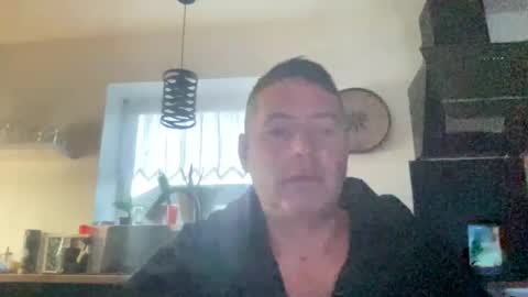 Snapshot of guil0 chatting on October 2, 9:41 am guil0 online show from October 2, 9:41 am