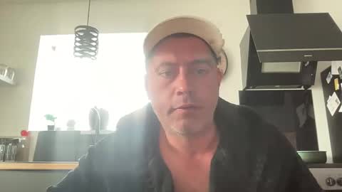 Snapshot of guil0 chatting on September 15, 11:12 am guil0 online show from September 15, 11:12 am