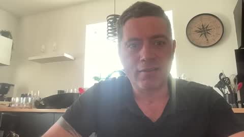 Snapshot of guil0 chatting on September 25, 11:28 am guil0 online show from September 25, 11:28 am