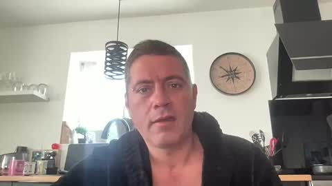 Snapshot of guil0 chatting on September 20, 10:51 am guil0 online show from September 20, 10:51 am