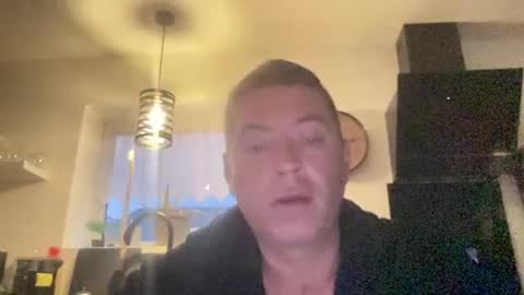 Snapshot of guil0 chatting on September 18, 9:13 am guil0 online show from September 18, 9:13 am