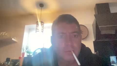Snapshot of guil0 chatting on October 18, 10:30 am guil0 online show from October 18, 10:30 am