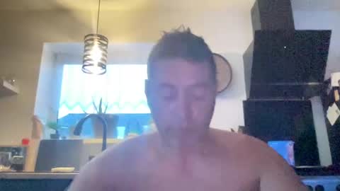 Snapshot of guil0 chatting on September 19, 9:35 am guil0 online show from September 19, 9:35 am