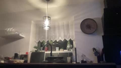 Snapshot of guil0 chatting on September 30, 7:19 am guil0 online show from September 30, 7:19 am