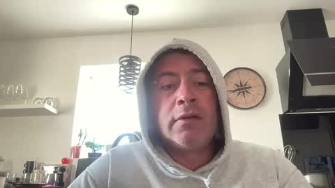 Snapshot of guil0 chatting on October 10, 10:43 am guil0 online show from October 10, 10:43 am