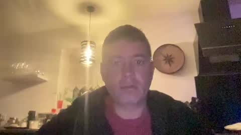 Snapshot of guil0 chatting on October 16, 7:52 am guil0 online show from October 16, 7:52 am