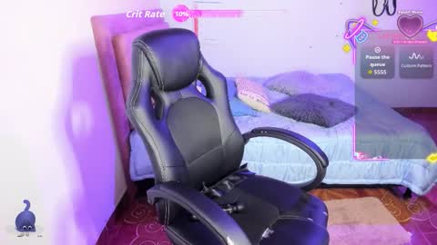 Snapshot of guinivere_blake chatting on October 5, 4:43 am Hello Im Julieta Im 25 years old welcome to my room have fun and be happy. online show from October 5, 4:43 am