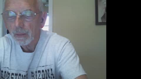 Snapshot of gulfcoast1952 chatting on October 22, 1:35 pm Roy online show from October 22, 1:35 pm