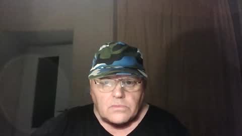 Snapshot of guyboy73 chatting on September 21, 8:13 pm guyboy73 online show from September 21, 8:13 pm