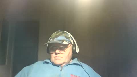 Snapshot of guyboy73 chatting on October 15, 8:20 pm guyboy73 online show from October 15, 8:20 pm