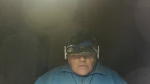 Snapshot of guyboy73 chatting on September 28, 4:10 am guyboy73 online show from September 28, 4:10 am