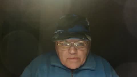 Snapshot of guyboy73 chatting on September 27, 12:52 am guyboy73 online show from September 27, 12:52 am