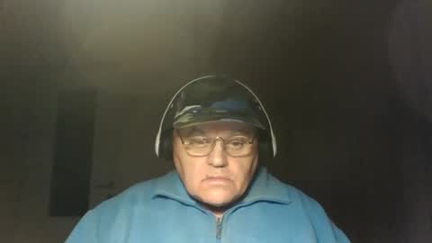 Snapshot of guyboy73 chatting on October 1, 2:32 am guyboy73 online show from October 1, 2:32 am