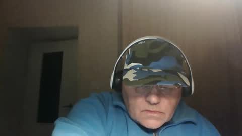 Snapshot of guyboy73 chatting on October 8, 11:32 pm guyboy73 online show from October 8, 11:32 pm