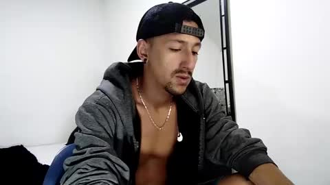 Snapshot of guykarim chatting on January 12, 12:39 am karim online show from January 12, 12:39 am