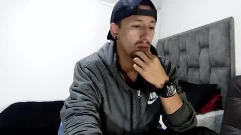 Snapshot of guykarim chatting on February 11, 7:02 am karim online show from February 11, 7:02 am