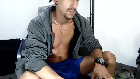 Snapshot of guykarim chatting on January 26, 10:55 am karim online show from January 26, 10:55 am