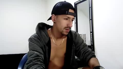 Snapshot of guykarim chatting on February 1, 11:21 am karim online show from February 1, 11:21 am