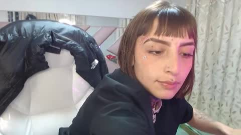 Snapshot of gyal_8_ chatting on October 13, 3:52 am gyal_8_ online show from October 13, 3:52 am