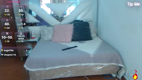 Snapshot of gyal_8_ chatting on October 18, 8:24 pm gyal_8_ online show from October 18, 8:24 pm