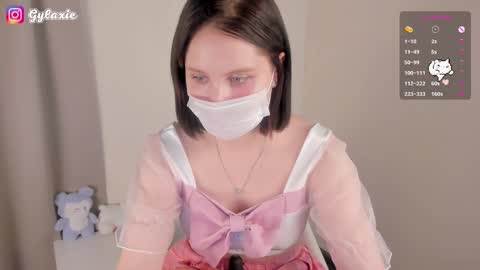 Snapshot of gylaxie chatting on October 13, 11:01 am online show from October 13, 11:01 am