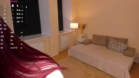 Kelly  Lilly online show from February 28, 7:29 pm