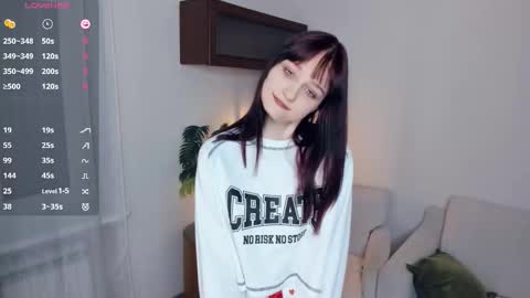 Kelly  Lilly online show from January 6, 7:29 pm