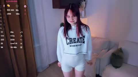 Kelly  Lilly online show from February 8, 8:56 pm