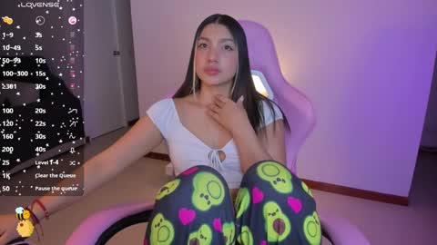 Snapshot of h3y_mia3 chatting on January 20, 6:10 am Paulina online show from January 20, 6:10 am