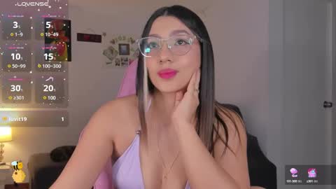 Snapshot of h3y_mia3 chatting on March 8, 6:54 am Paulina online show from March 8, 6:54 am