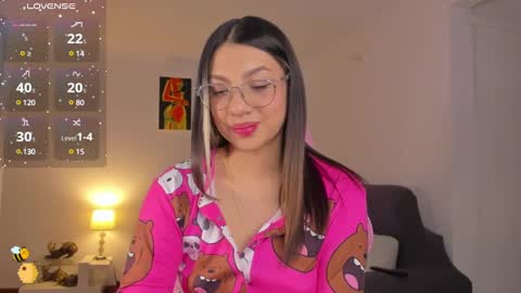 Snapshot of h3y_mia3 chatting on March 3, 6:26 am Paulina online show from March 3, 6:26 am