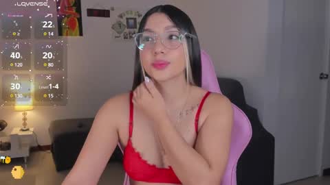 Snapshot of h3y_mia3 chatting on March 4, 7:08 am Paulina online show from March 4, 7:08 am