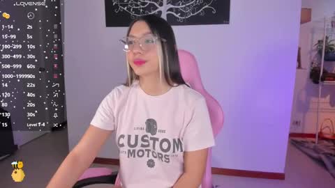 Snapshot of h3y_mia3 chatting on February 23, 6:38 am Paulina online show from February 23, 6:38 am