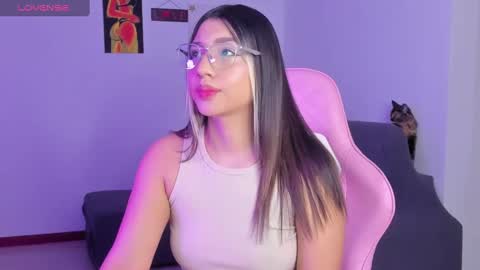 Snapshot of h3y_mia3 chatting on March 2, 5:23 am Paulina online show from March 2, 5:23 am