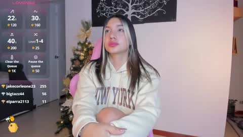 Snapshot of h3y_mia3 chatting on December 20, 8:06 am Paulina online show from December 20, 8:06 am