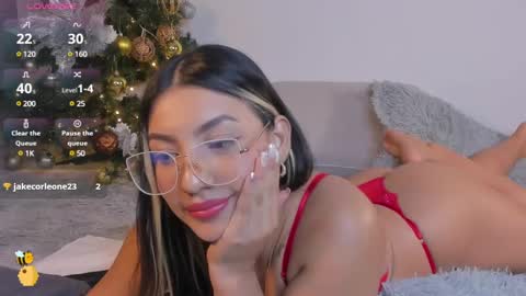 Snapshot of h3y_mia3 chatting on December 21, 8:50 am Paulina online show from December 21, 8:50 am