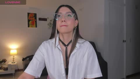 Snapshot of h3y_mia3 chatting on March 9, 5:44 am Paulina online show from March 9, 5:44 am