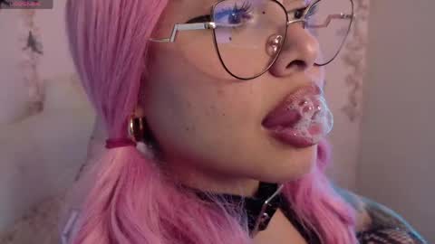 Haely online show from April 17, 1:52 am