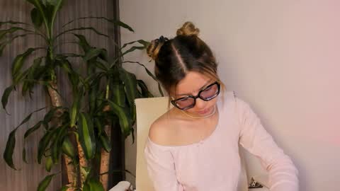 Hailey online show from November 11, 1:52 am