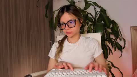 Hailey online show from November 20, 11:24 pm