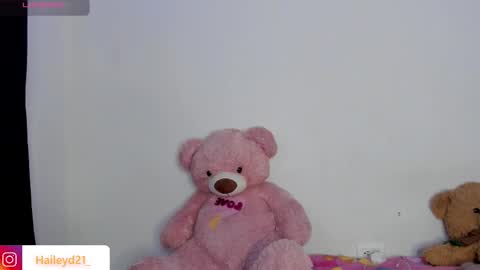 Hailey online show from March 12, 1:09 am