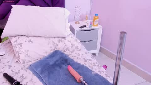 Snapshot of haileystonei chatting on March 8, 6:26 pm haileystonei online show from March 8, 6:26 pm