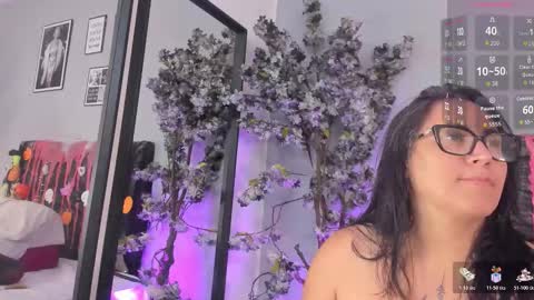 Snapshot of haileystonei chatting on October 17, 11:47 am haileystonei online show from October 17, 11:47 am